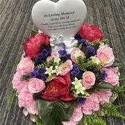 Mum heart cushion posy display